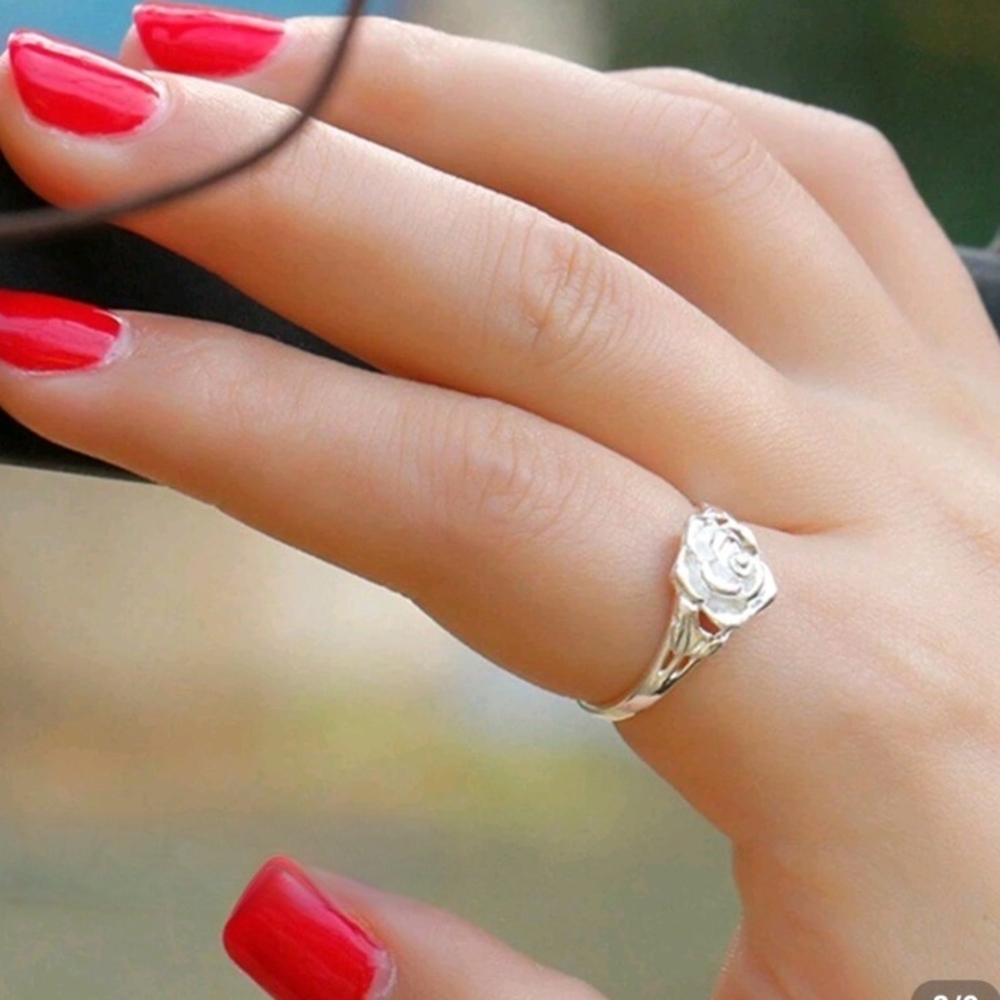 Elegant Sterling Silver Rose Ring